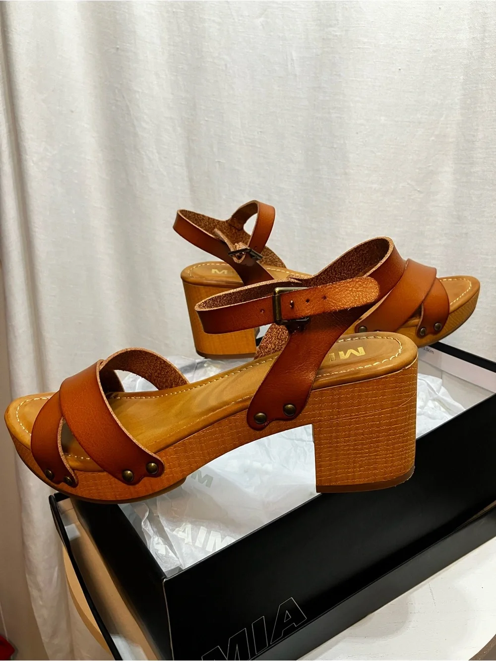 MIA cognac leather